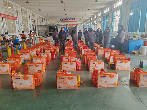 心系職工送溫暖 新春福利暖人心——墨隆鉆機(jī)為全體員工發(fā)放春節(jié)福利